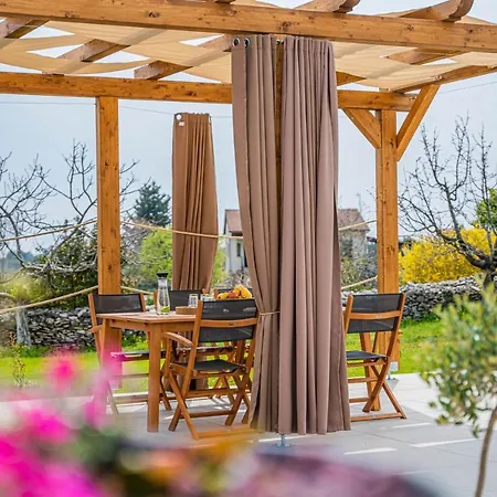 Ferienhaus/holidayhouse Smokvica **** In Holiday home Rakalj